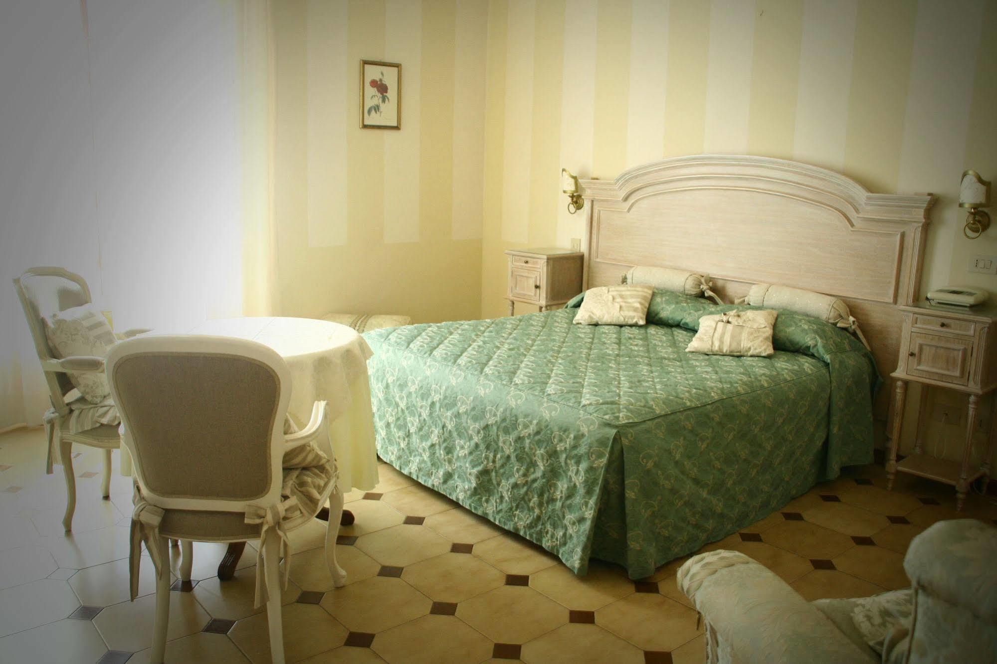 Hotel Villa Margherita Quercianella Esterno foto